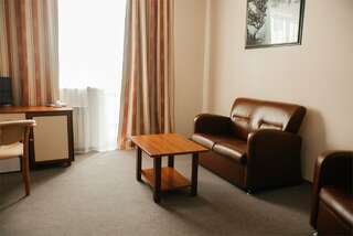 Гостиница Гранд Судак Джуниор сьют FV (2-х комнатный с видом бассейн, на море)-6