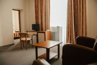 Гостиница Гранд Судак Джуниор сьют FV (2-х комнатный с видом бассейн, на море)-5