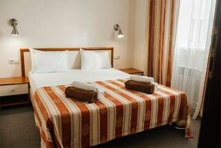 Гостиница Гранд Судак Джуниор сьют FV (2-х комнатный с видом бассейн, на море)-4