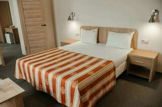 Гостиница Гранд Судак Люкс премиум (3-х комнатный с видом на бассейн, на море)-2