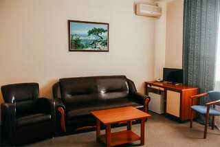 Гостиница Гранд Судак Джуниор сьют FV (2-х комнатный с видом бассейн, на море)-3