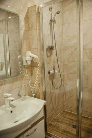 Гостиница Гранд Судак Люкс премиум (3-х комнатный с видом на бассейн, на море)-5