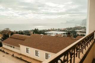 Гостиница Гранд Судак Люкс премиум (3-х комнатный с видом на бассейн, на море)-6